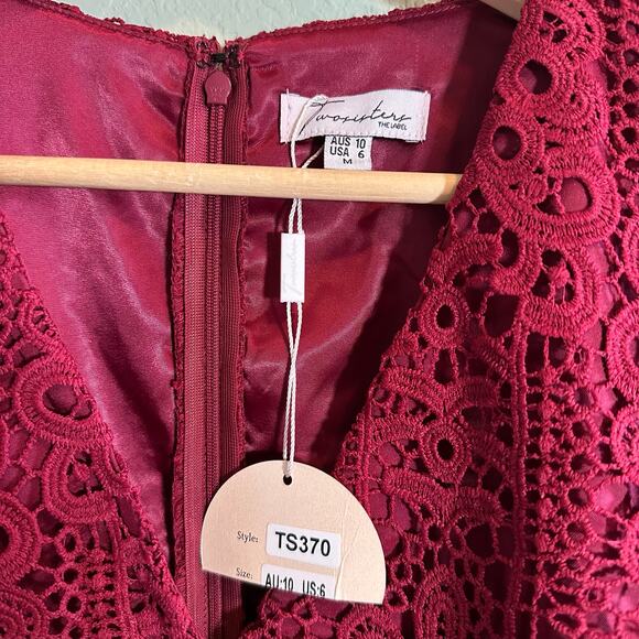 Two Sisters The Label Women's Lace Dress Size 6 - Picture 4 of 7